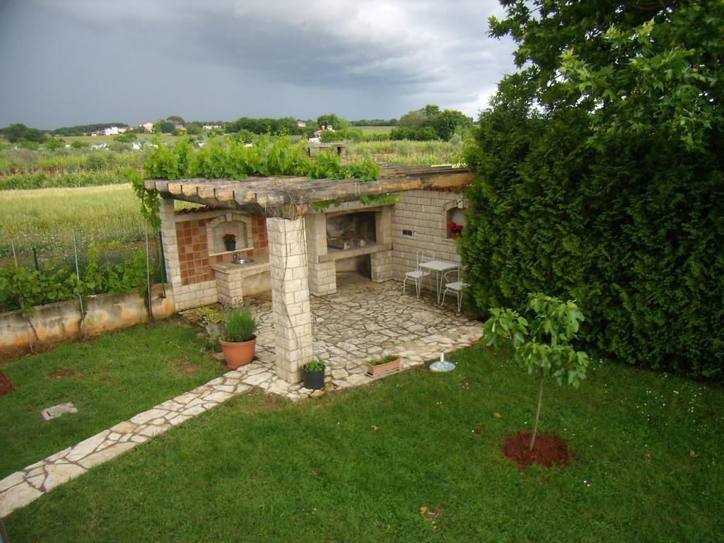 Apartments Sv. Pelegrin Umag Extérieur photo
