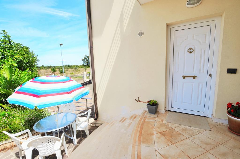 Apartments Sv. Pelegrin Umag Extérieur photo