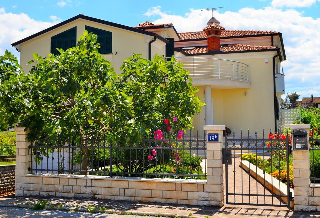 Apartments Sv. Pelegrin Umag Extérieur photo