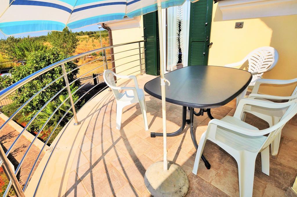 Apartments Sv. Pelegrin Umag Extérieur photo